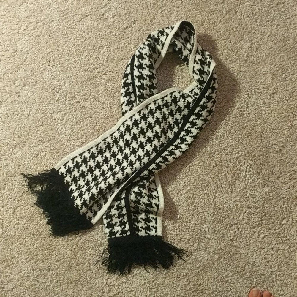 Knit scarf